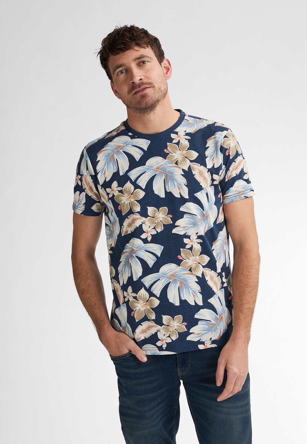 Футболка с принтом ALL-OVER PRINT HIBISCUS Petrol Industries, темно-синий
Футболка с принтом ALL-OVER PRINT HIBISCUS Petrol Industries, темно-синий
