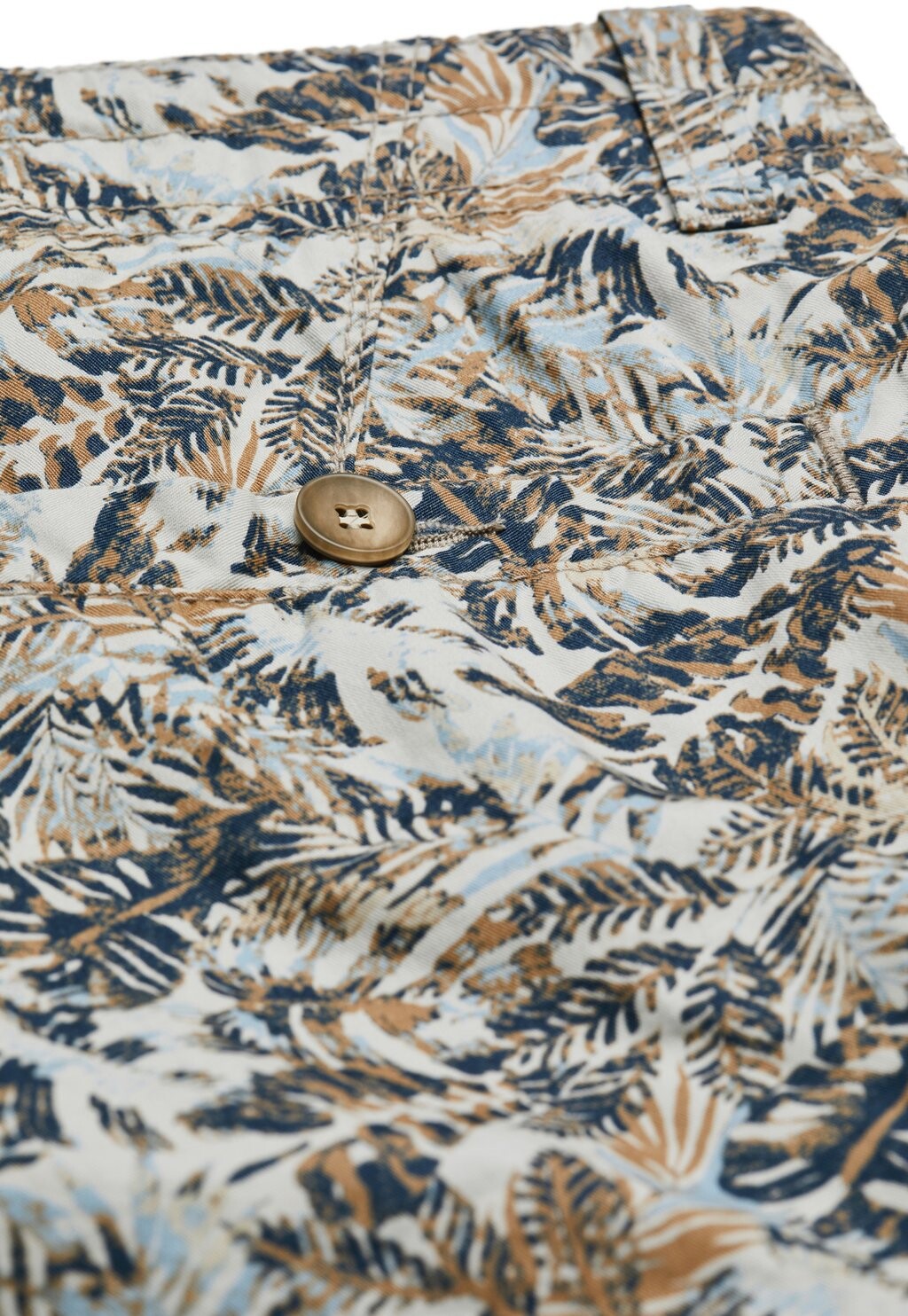 Джинсовые шорты BERMUDA MIT GRAFISCHEM ALLOVER-PRINT bugatti, светло-голубой
Джинсовые шорты BERMUDA MIT GRAFISCHEM ALLOVER-PRINT bugatti, светло-голубой