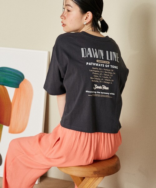 Футболка укороченная с принтом на спине FREAK'S STORE
Футболка укороченная с принтом на спине FREAK'S STORE