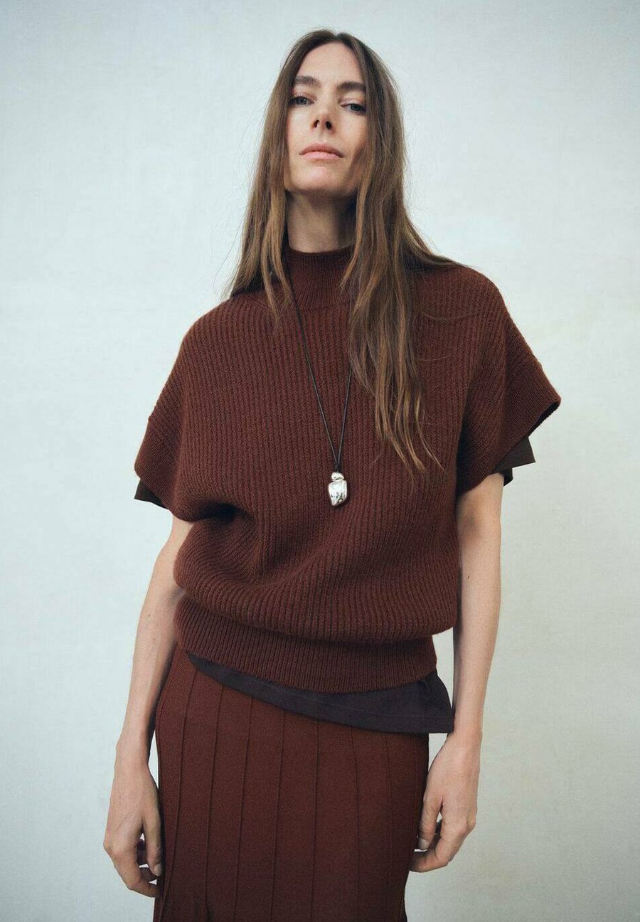 Юбка Mango Pleated skirt, Brown
Юбка Mango Pleated skirt, Brown