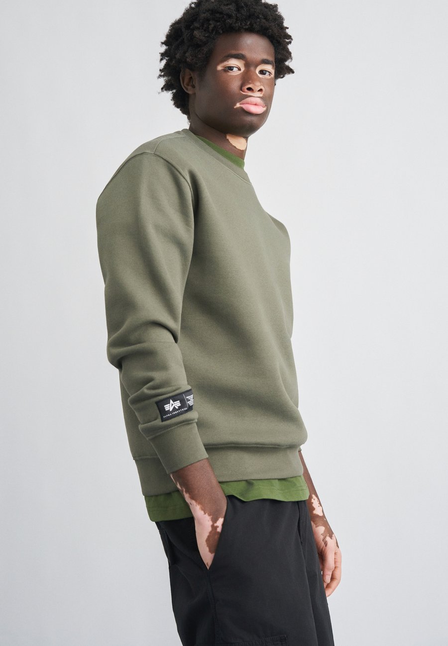 Толстовка Alpha Industries LABEL BACK PRINT, Dark Olive/Olive, Хаки, Толстовка Alpha Industries LABEL BACK PRINT, Dark Olive/Olive
Толстовка Alpha Industries LABEL BACK PRINT, Dark Olive/Olive, Хаки, Толстовка Alpha Industries LABEL BACK PRINT, Dark Olive/Olive