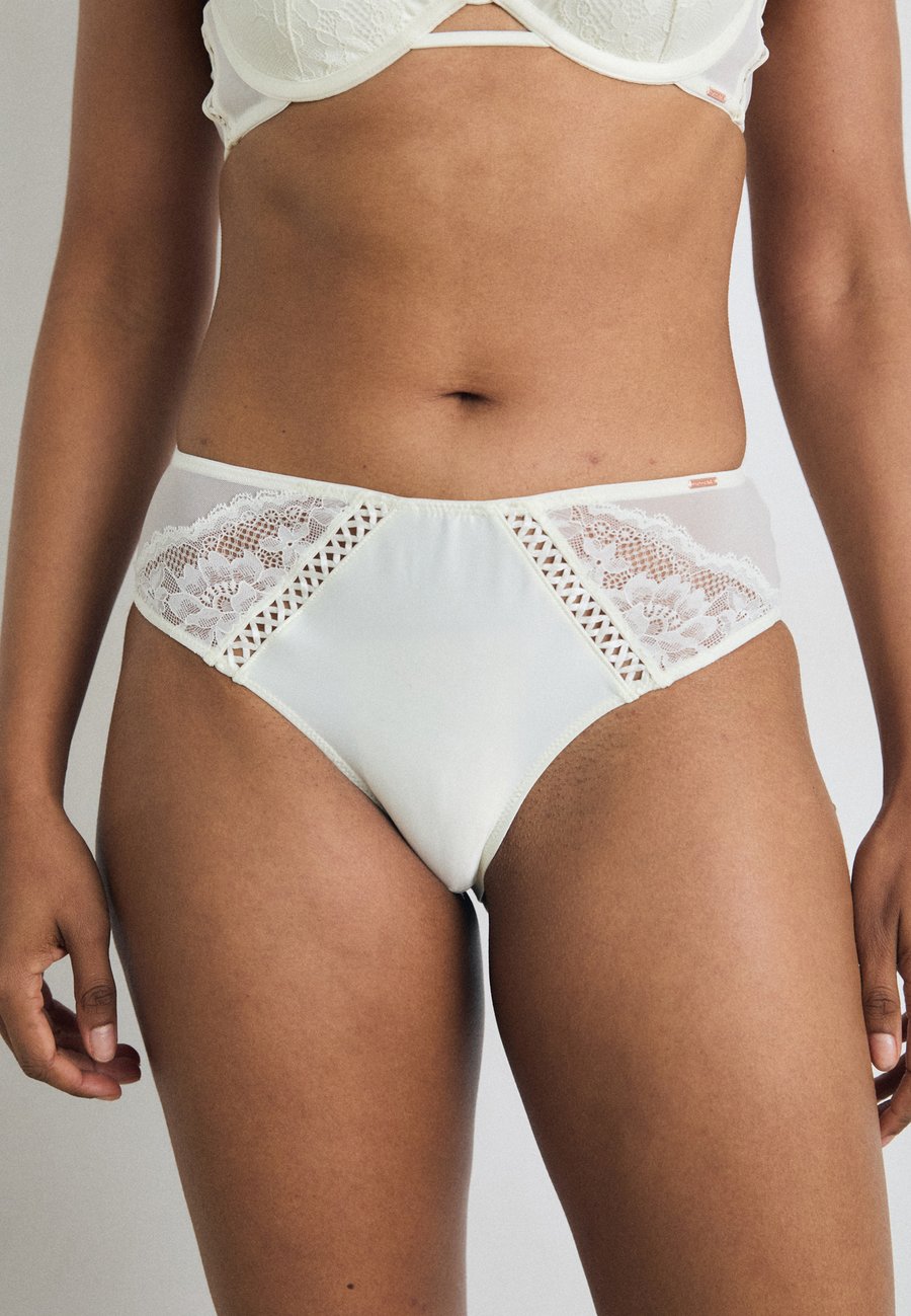 Брифы DORINA LYRA HIPSTER CLASSIC, Ivory/Off-White
Брифы DORINA LYRA HIPSTER CLASSIC, Ivory/Off-White