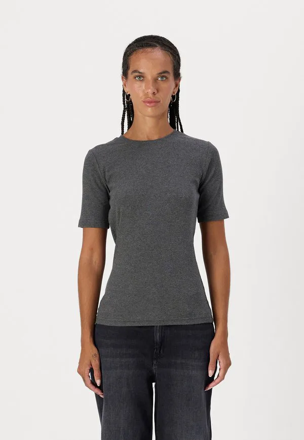 Простая футболка Samsøe Samsøe, Dark Grey Mel, Серый, Простая футболка Samsøe Samsøe, Dark Grey Mel
Простая футболка Samsøe Samsøe, Dark Grey Mel, Серый, Простая футболка Samsøe Samsøe, Dark Grey Mel