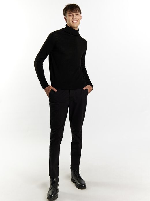 Свитер с высоким воротом Mo, черный
Свитер с высоким воротом Mo, черный