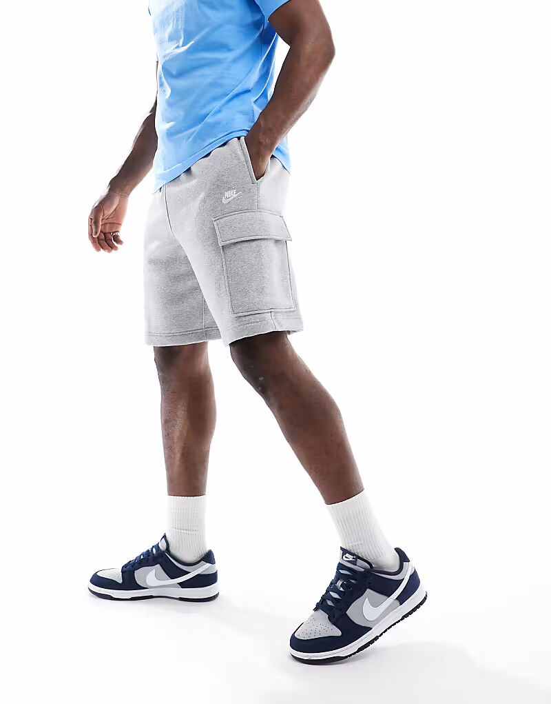 Шорты-карго Nike Club серого цвета
Шорты-карго Nike Club серого цвета