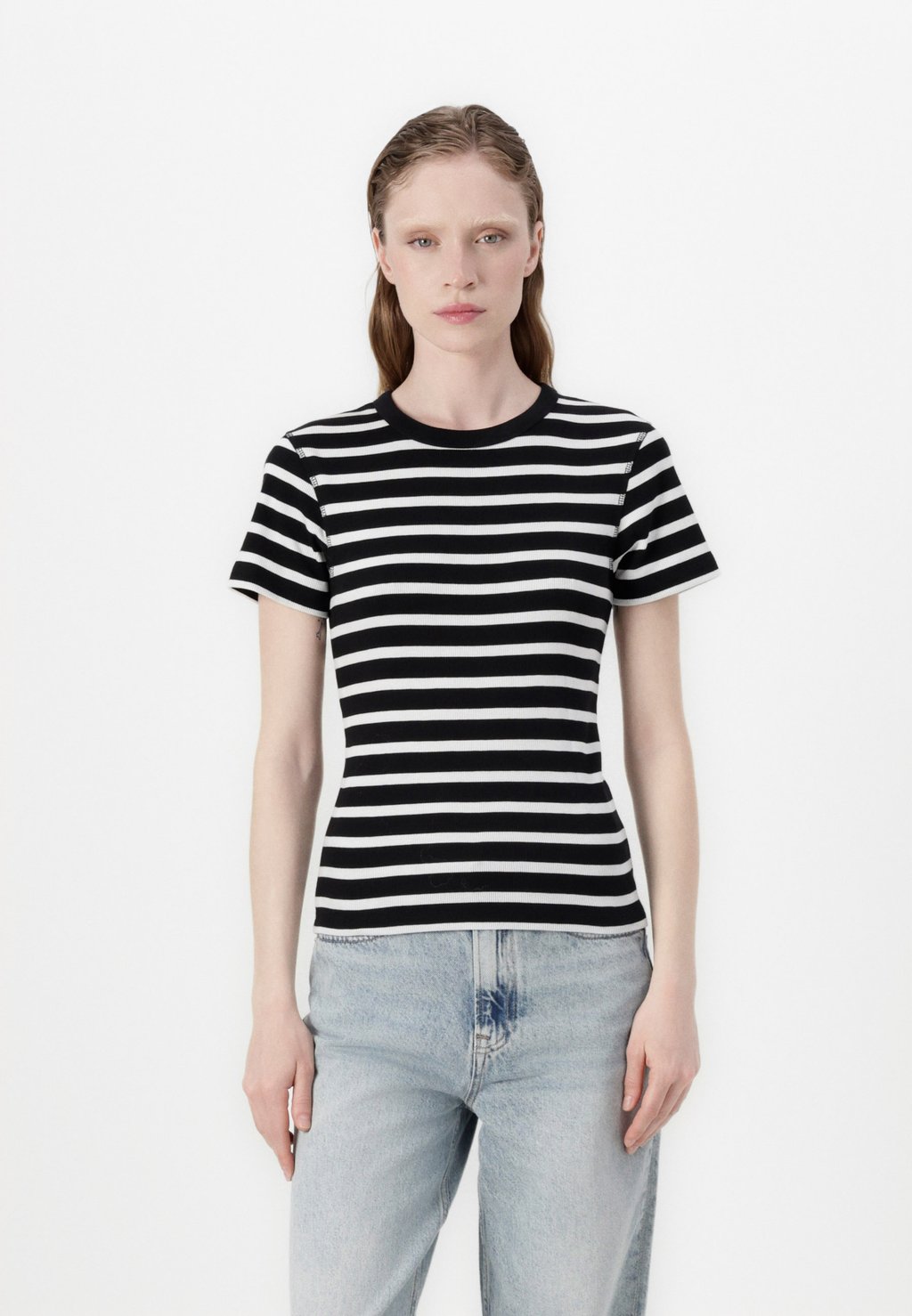 Футболка с принтом KOALE DRYKORN, черный
Футболка с принтом KOALE DRYKORN, черный