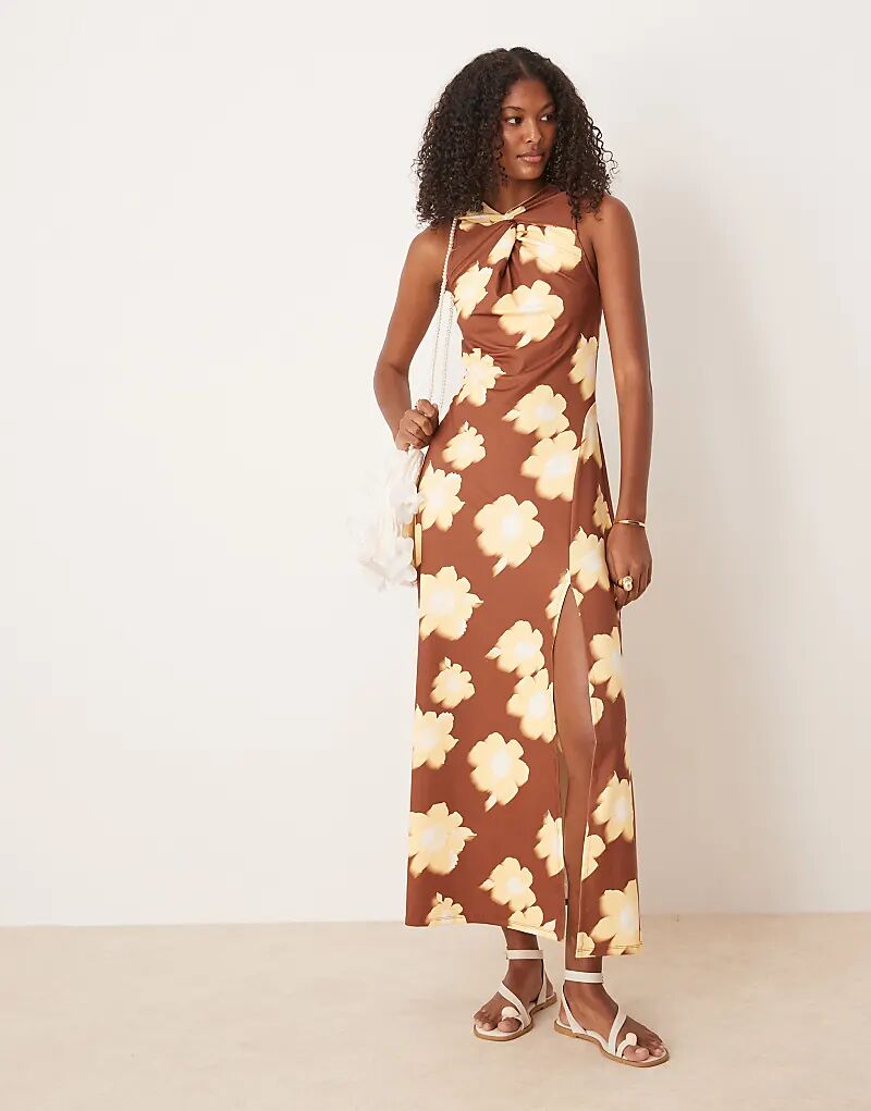 Платье миди без рукавов с высоким воротником ASOS DESIGN коричневого цвета с цветочным принтом
Платье миди без рукавов с высоким воротником ASOS DESIGN коричневого цвета с цветочным принтом