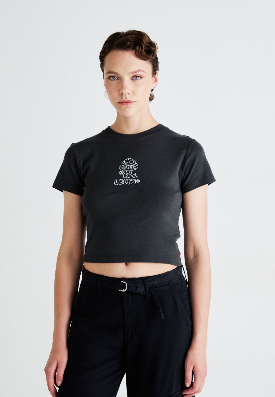 Футболка Levi's ESSENTIAL SPORTY TEE, Mushroom Cat Pirate Black/Black, Черный, Футболка Levi's ESSENTIAL SPORTY TEE, Mushroom Cat Pirate Black/Black
Футболка Levi's ESSENTIAL SPORTY TEE, Mushroom Cat Pirate Black/Black, Черный, Футболка Levi's ESSENTIAL SPORTY TEE, Mushroom Cat Pirate Black/Black