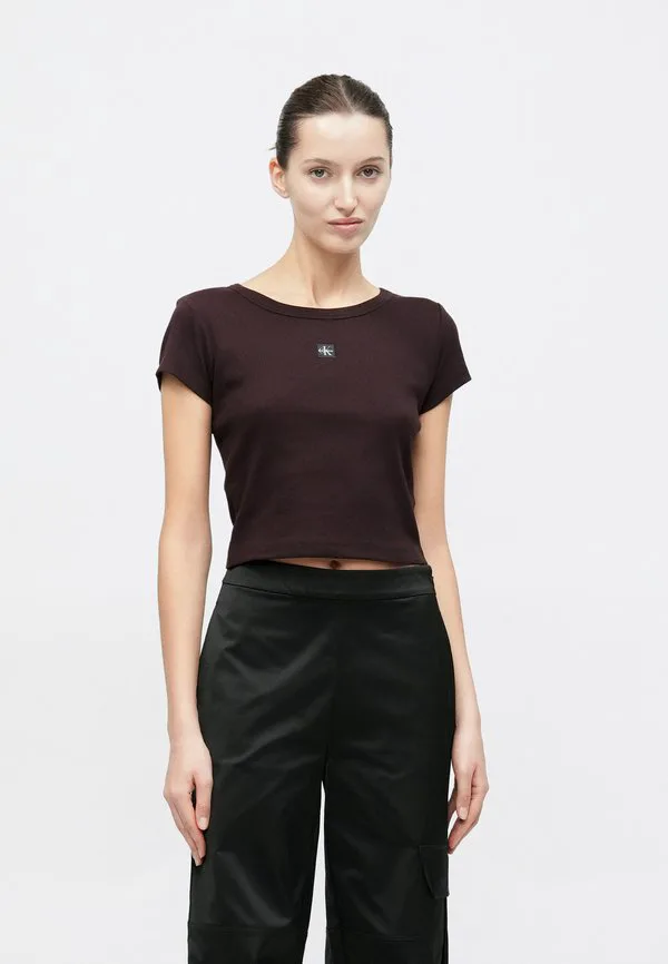 Футболка с надписью "baby tee" (базовая футболка) Calvin Klein Jeans, Mocha Brown, Коричневый, Футболка с надписью "baby tee" (базовая футболка) Calvin Klein Jeans, Mocha Brown
Футболка с надписью "baby tee" (базовая футболка) Calvin Klein Jeans, Mocha Brown, Коричневый, Футболка с надписью "baby tee" (базовая футболка) Calvin Klein Jeans, Mocha Brown