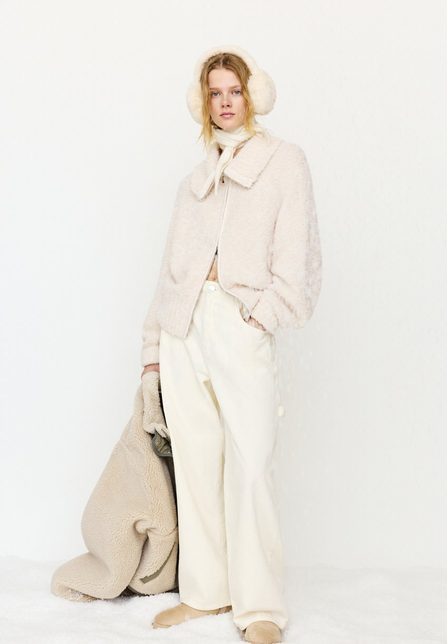 Брюки PULL&BEAR Trousers, Beige
Брюки PULL&BEAR Trousers, Beige