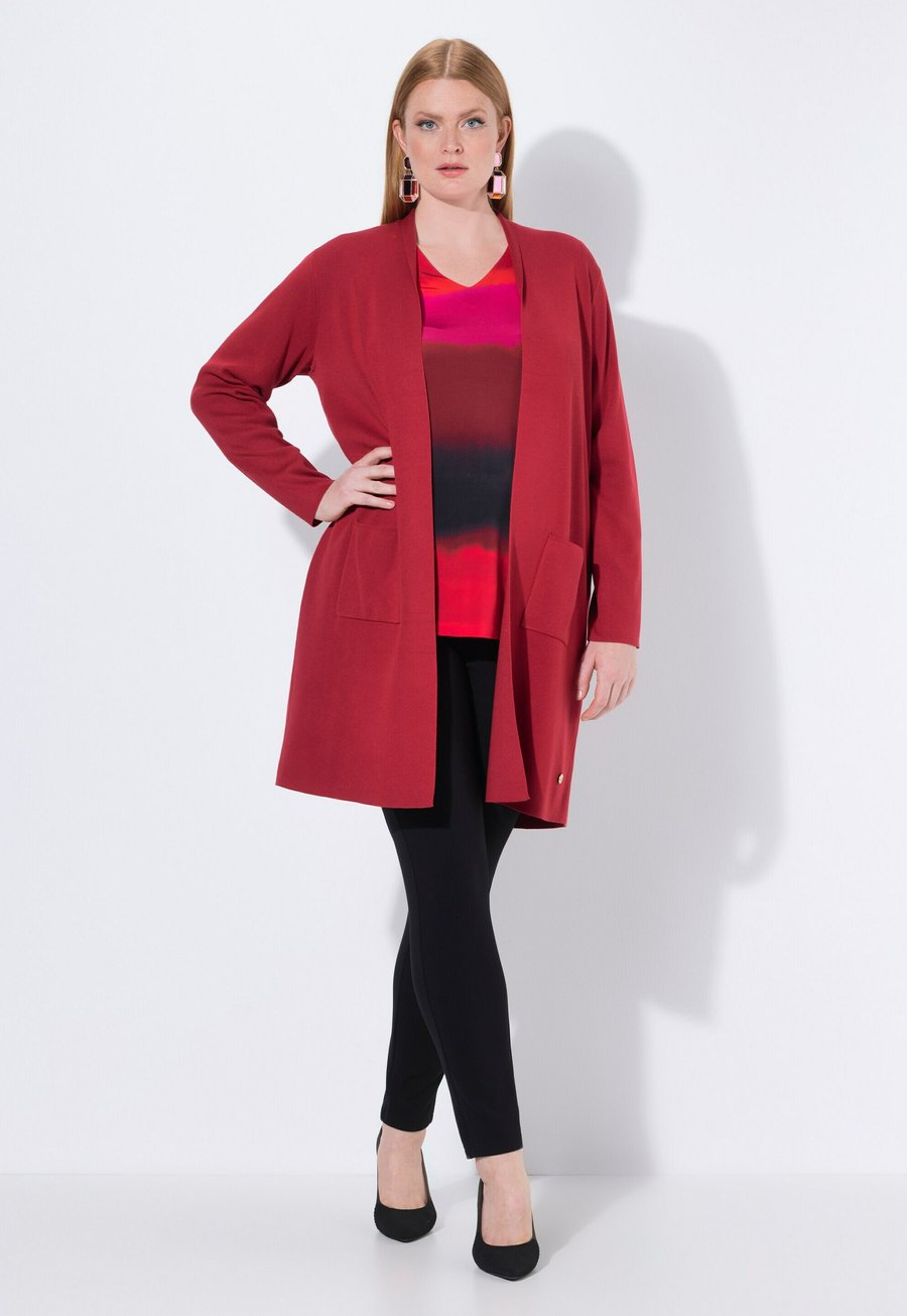 Кардиган Ulla Popken PLUS SIZE LONG OPEN FRONT, Cherry Red/Dark Red
Кардиган Ulla Popken PLUS SIZE LONG OPEN FRONT, Cherry Red/Dark Red