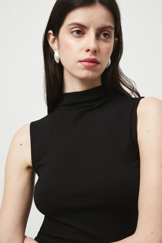 Топ Medicine, черный
Топ Medicine, черный