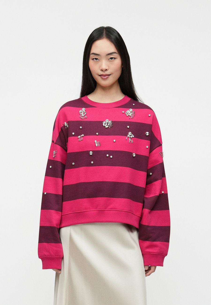 Толстовка Fabienne Chapot RONNY SWEATER, Deep Burgundy/Dark Red, Красный, Толстовка Fabienne Chapot RONNY SWEATER, Deep Burgundy/Dark Red
Толстовка Fabienne Chapot RONNY SWEATER, Deep Burgundy/Dark Red, Красный, Толстовка Fabienne Chapot RONNY SWEATER, Deep Burgundy/Dark Red