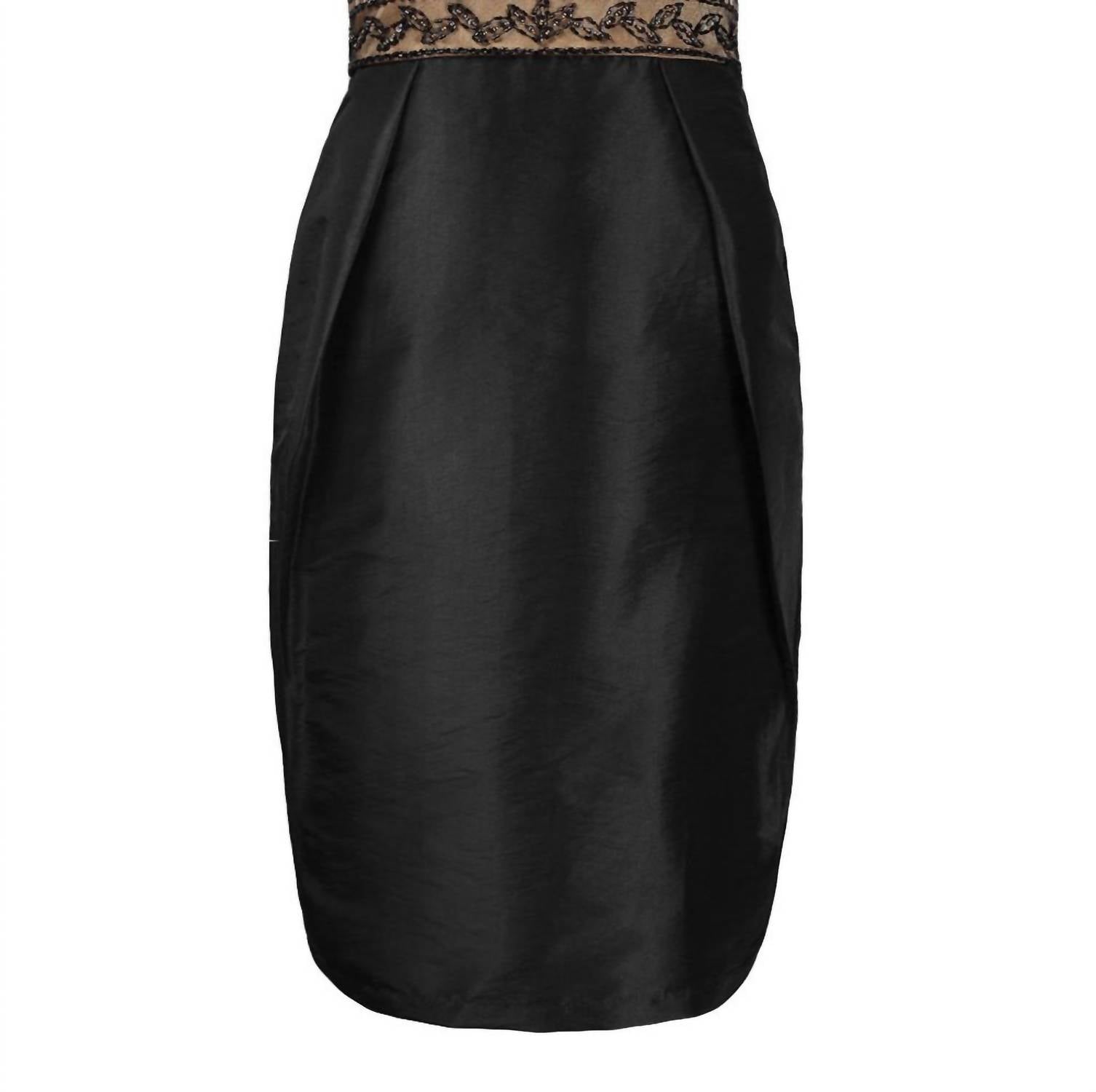 Платье с завитками из бисера в черном цвете Cog Suewong
Платье с завитками из бисера в черном цвете Cog Suewong