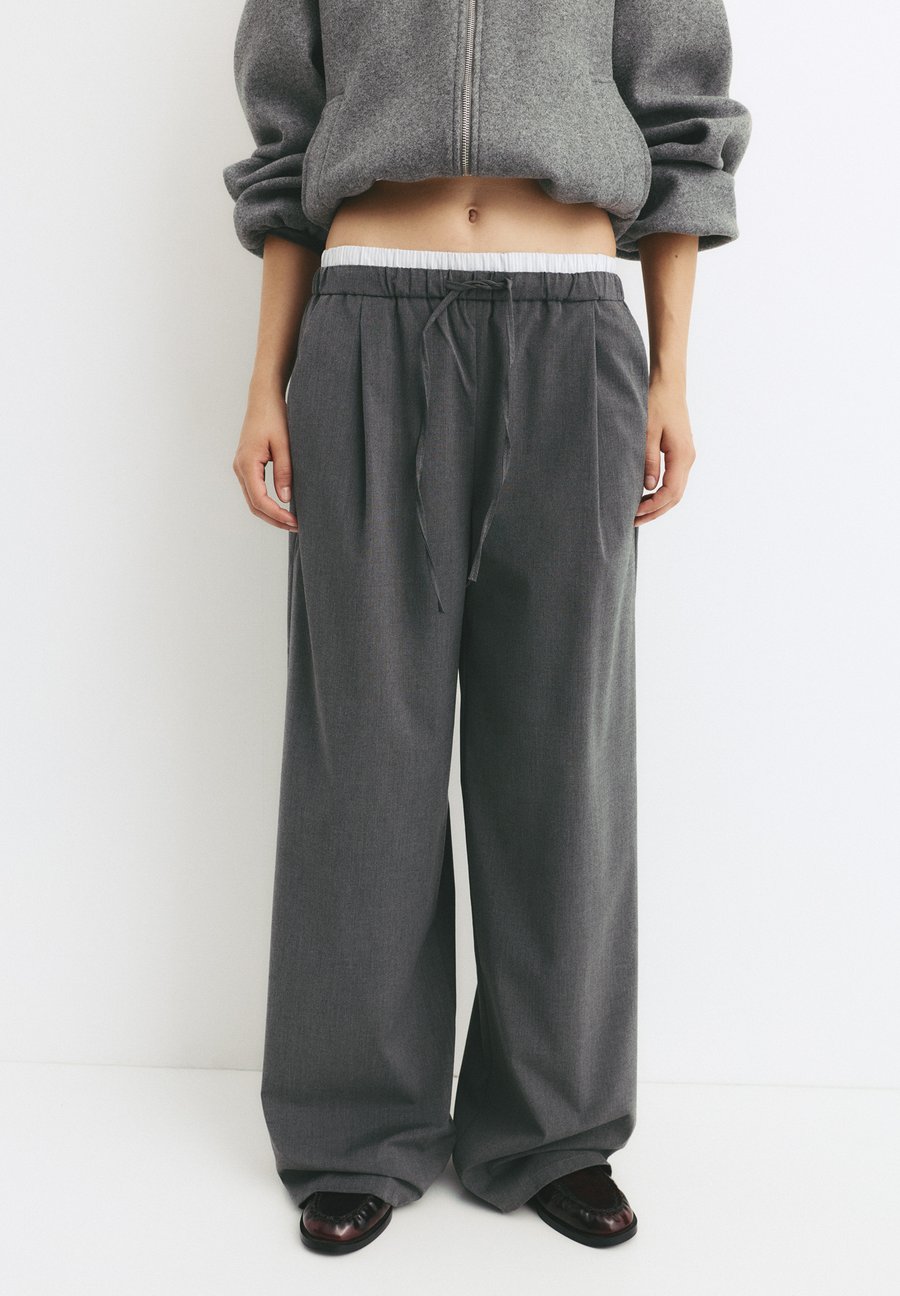 Брюки PULL&BEAR COMBINED JOGGERS, Grey
Брюки PULL&BEAR COMBINED JOGGERS, Grey