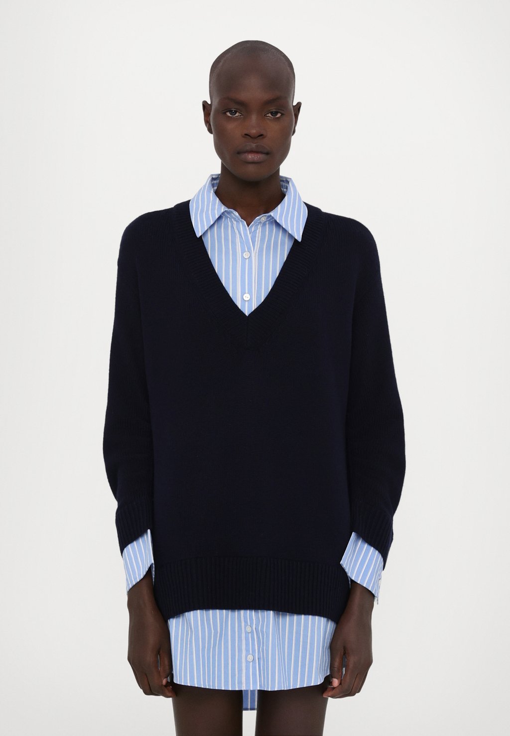 Платье-рубашка DEEP REMIE STRIPE SANTINA DRESS Cinq à Sept, темно-синий
Платье-рубашка DEEP REMIE STRIPE SANTINA DRESS Cinq à Sept, темно-синий