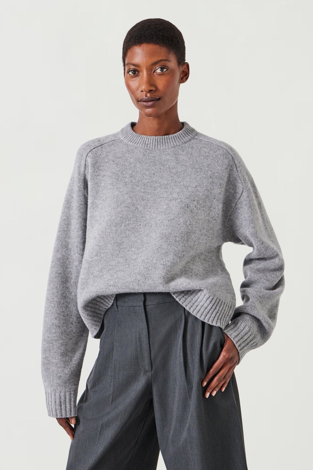 Укороченный джемпер из мериносовой шерсти Nina Hush, серый
Укороченный джемпер из мериносовой шерсти Nina Hush, серый