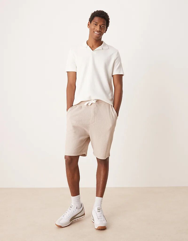 Короткие свободные джинсы ASOS DESIGN бежевого цвета с вафельной текстурой
Короткие свободные джинсы ASOS DESIGN бежевого цвета с вафельной текстурой