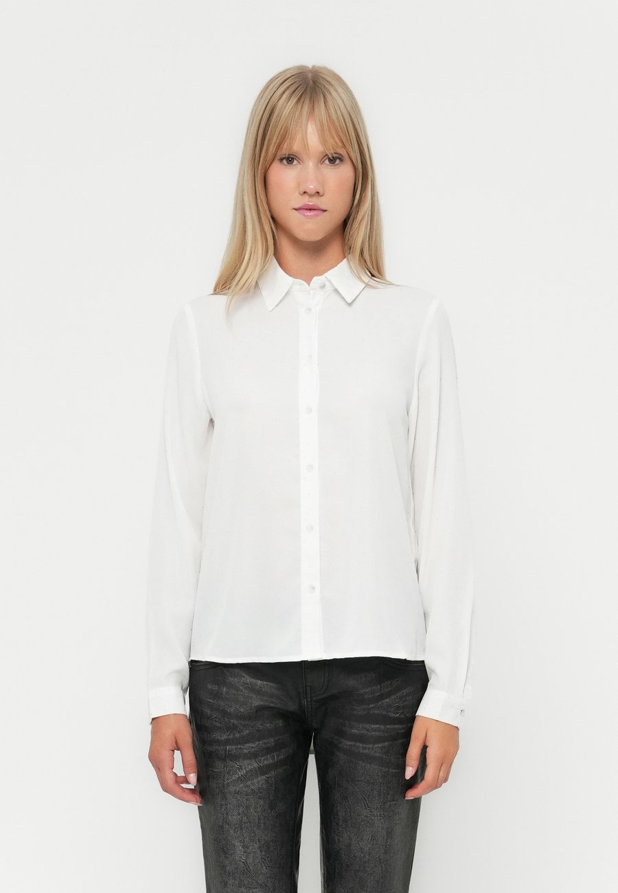 Блуза ONLY ONLZEKE SHIRT, Cloud Dancer/Off-White
Блуза ONLY ONLZEKE SHIRT, Cloud Dancer/Off-White