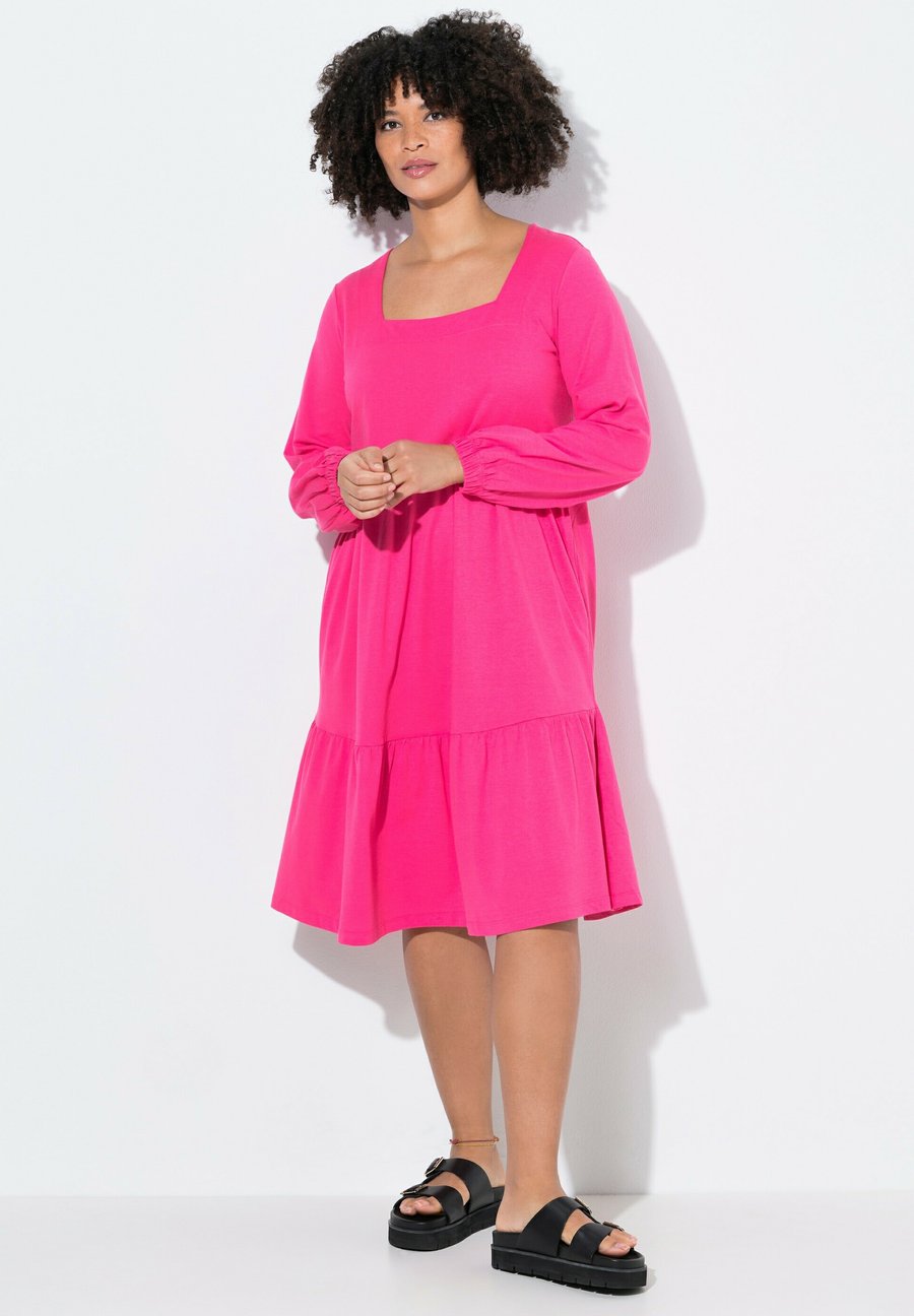 Платье Angel of Style SAUM-VOLANT, Hibiscus Pink/Pink
Платье Angel of Style SAUM-VOLANT, Hibiscus Pink/Pink