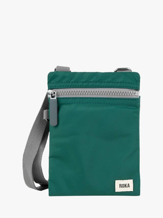 Сумка-кроссбоди Chelsea из переработанного нейлона с карманом ROKA London, Teal
Сумка-кроссбоди Chelsea из переработанного нейлона с карманом ROKA London, Teal