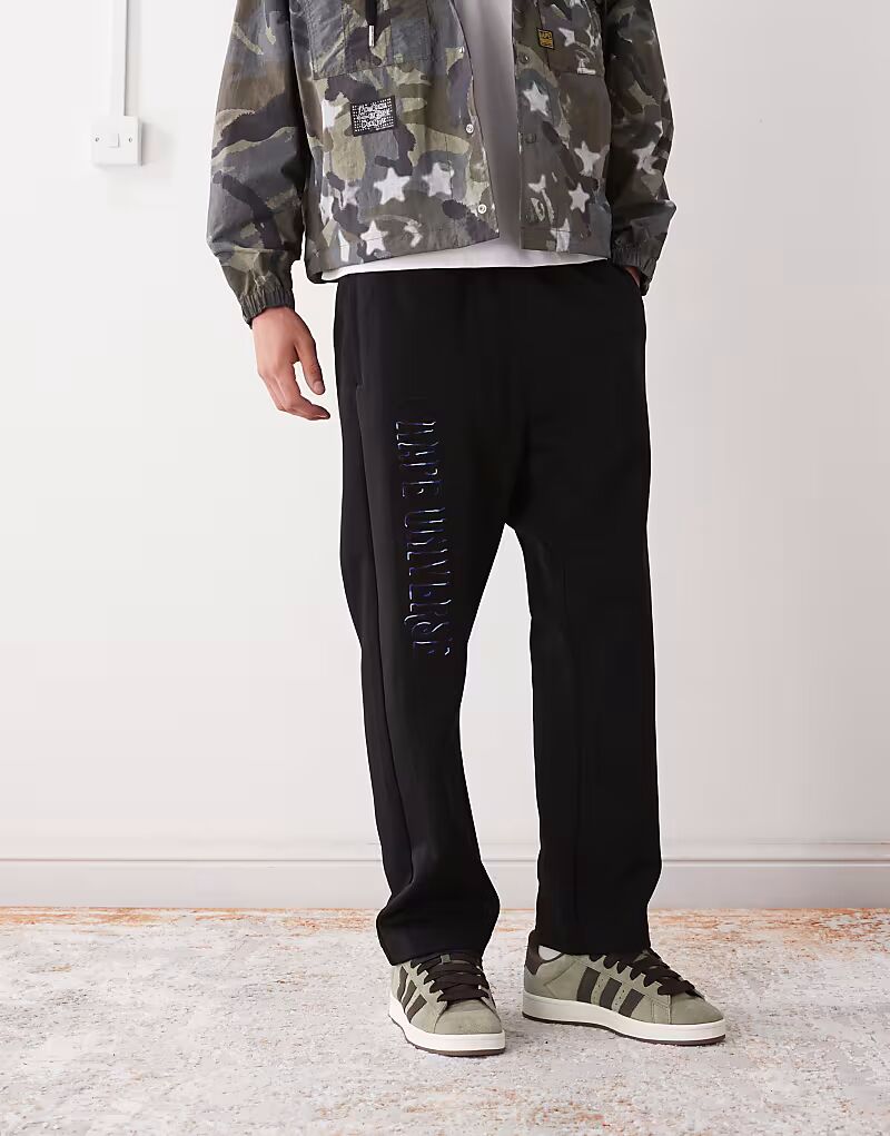 Свободные спортивные брюки Aape by A Bathing Ape черного цвета с вышивкой на штанине Aape By A Bathing Ape
Свободные спортивные брюки Aape by A Bathing Ape черного цвета с вышивкой на штанине Aape By A Bathing Ape