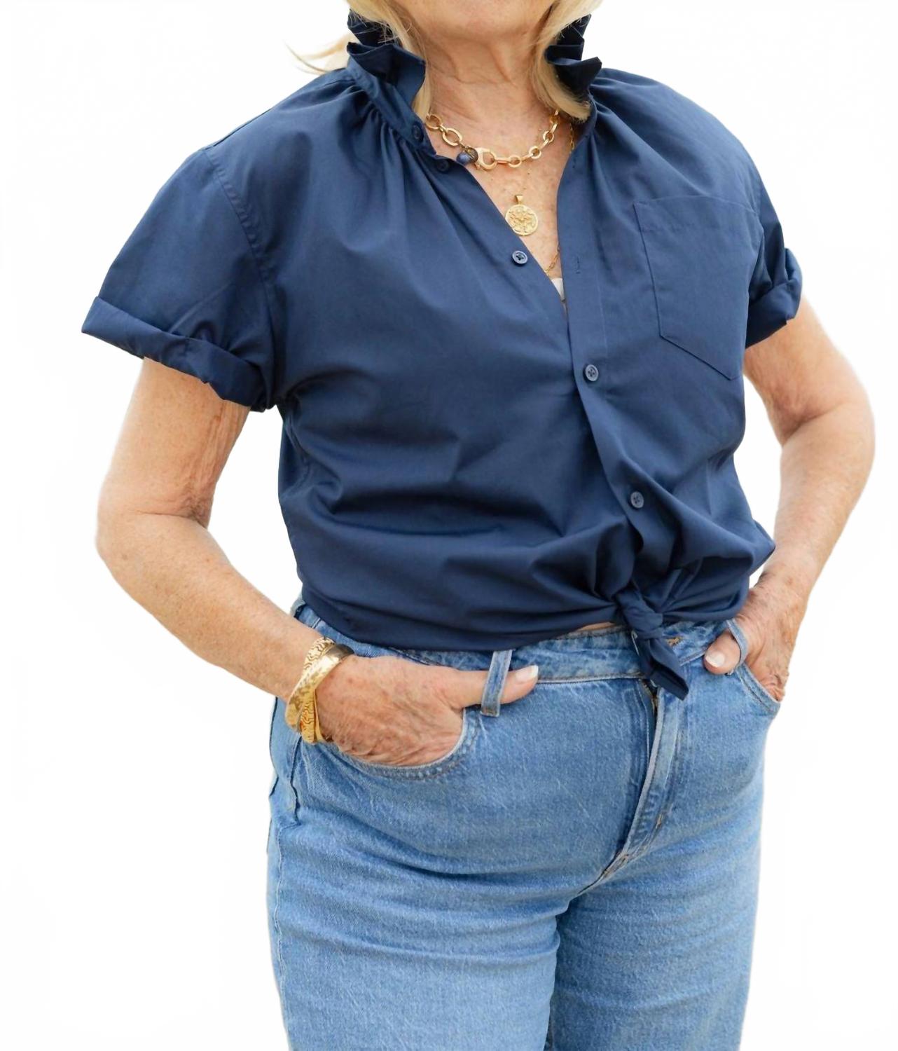 Рубашка Quarantini с оборками и застежкой на пуговицы, темно-синяя Shop Kmj, темно-синий
Рубашка Quarantini с оборками и застежкой на пуговицы, темно-синяя Shop Kmj, темно-синий