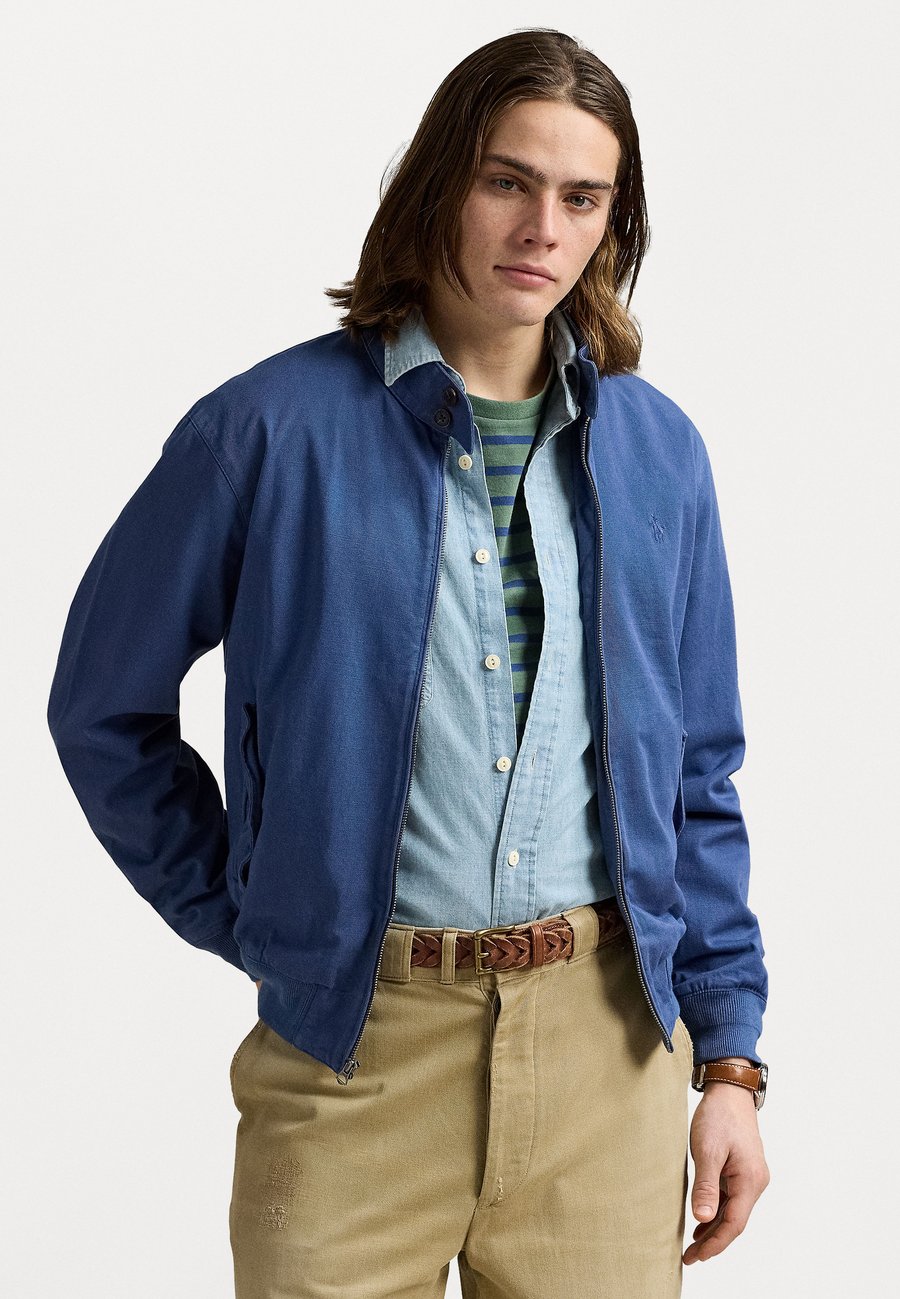 Куртка Polo Ralph Lauren THE BEDFORD CHINO JACKET, Old Royal/Black
Куртка Polo Ralph Lauren THE BEDFORD CHINO JACKET, Old Royal/Black