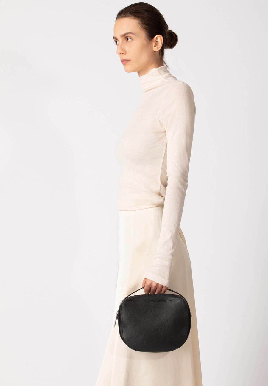 Сумка кросс-боди Bree UNISEX THE ICONS CUBE, Schwarz/Black
Сумка кросс-боди Bree UNISEX THE ICONS CUBE, Schwarz/Black