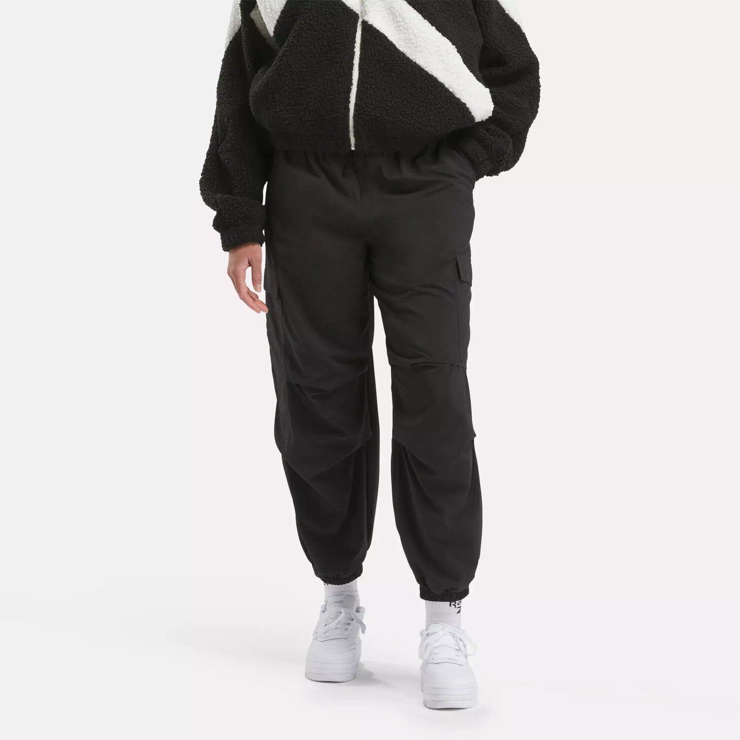 Брюки-карго Essentials Гардероба Reebok, черный
Брюки-карго Essentials Гардероба Reebok, черный