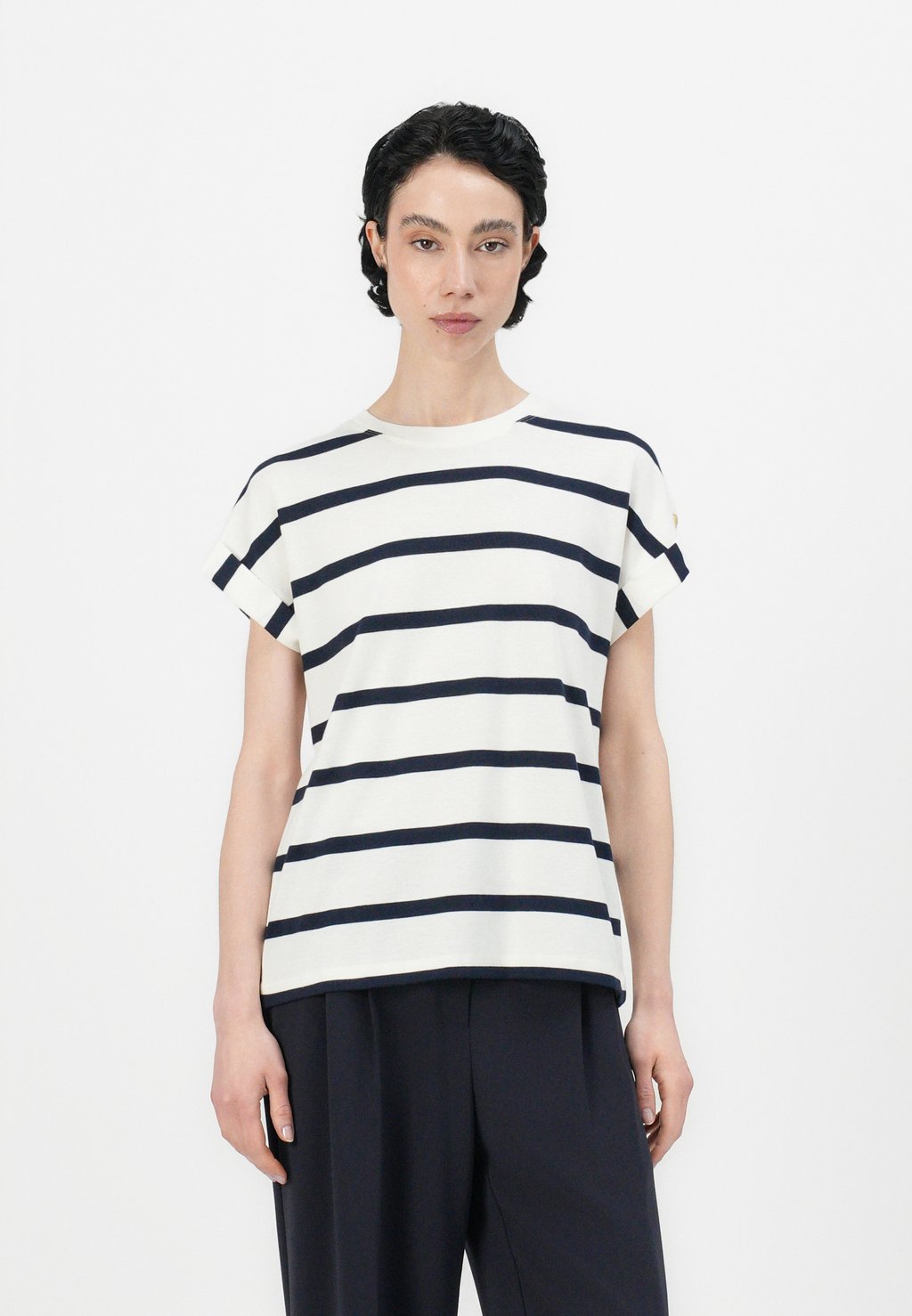 Футболка с принтом GOLD BUTTON TEE Tommy Hilfiger, бежевый
Футболка с принтом GOLD BUTTON TEE Tommy Hilfiger, бежевый