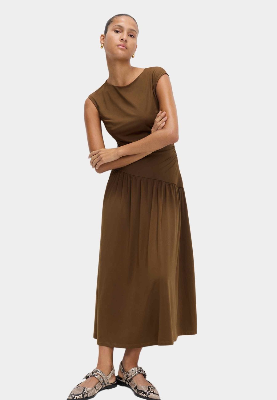 Платье Marks & Spencer DROPPED WAIST MIDI , Moss/Dark Green
Платье Marks & Spencer DROPPED WAIST MIDI , Moss/Dark Green