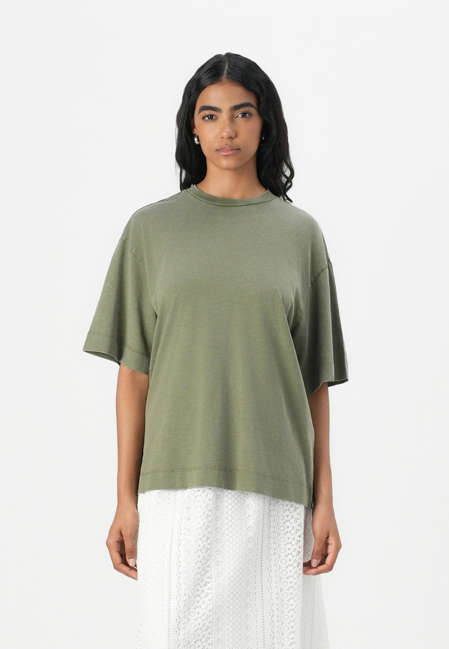 Футболка Selected Femme SLFDIA OVERSIZED TEE, Kalamata /Green
Футболка Selected Femme SLFDIA OVERSIZED TEE, Kalamata /Green