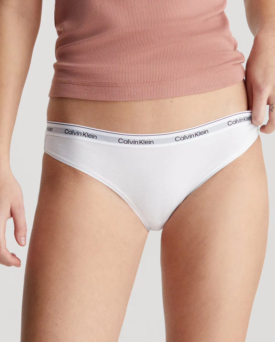Набор из 3 классических трусиков с логотипом Modern Calvin Klein, белый
Набор из 3 классических трусиков с логотипом Modern Calvin Klein, белый
