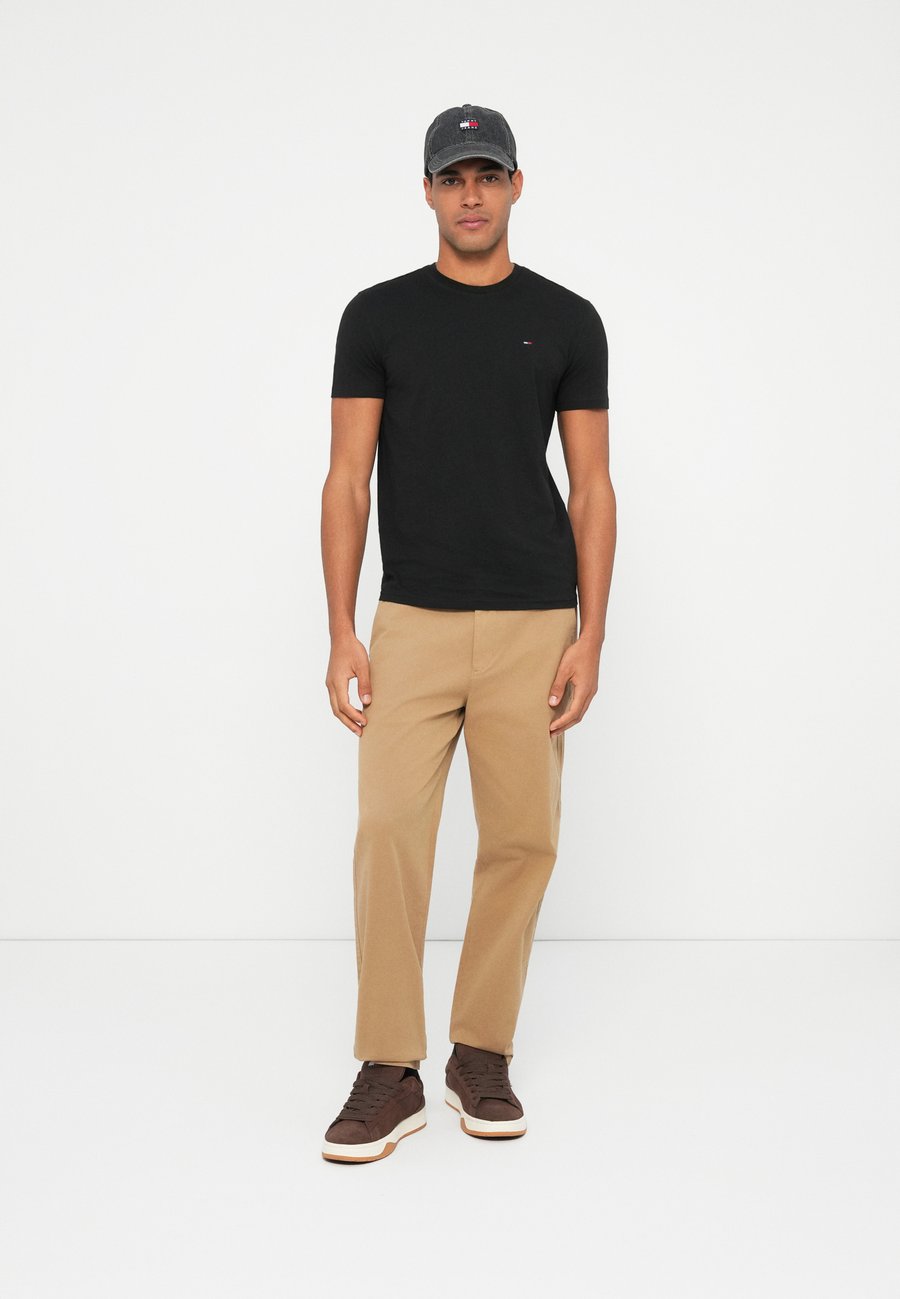 Футболка Tommy Jeans SLIM TEE 3 PACK, Black/Dark Greenery/Ecru/Black, Черный, Футболка Tommy Jeans SLIM TEE 3 PACK, Black/Dark Greenery/Ecru/Black
Футболка Tommy Jeans SLIM TEE 3 PACK, Black/Dark Greenery/Ecru/Black, Черный, Футболка Tommy Jeans SLIM TEE 3 PACK, Black/Dark Greenery/Ecru/Black