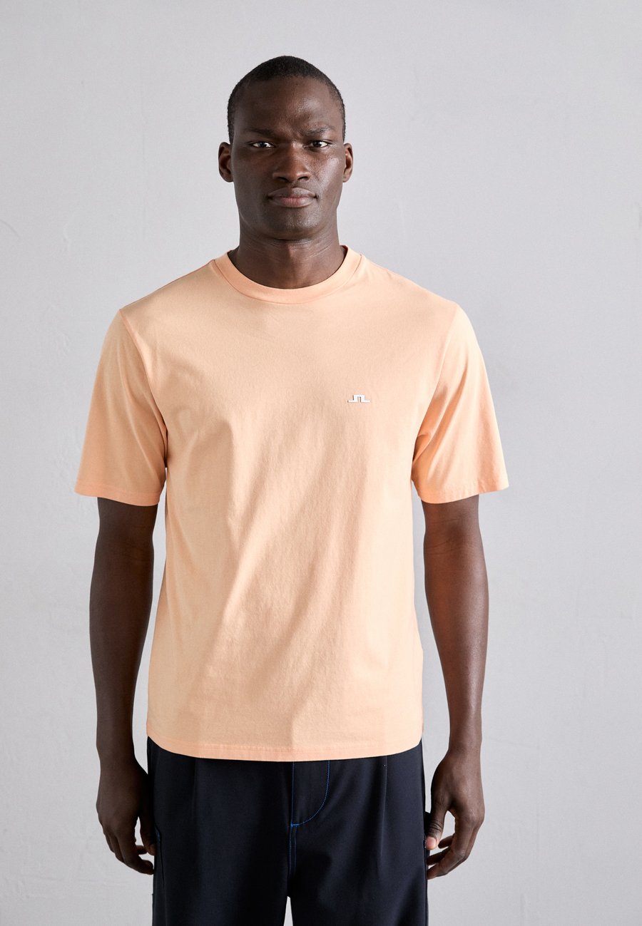 Футболка J.LINDEBERG PARCY LOGO TEE, Mock Orange/Orange, Оранжевый, Футболка J.LINDEBERG PARCY LOGO TEE, Mock Orange/Orange
Футболка J.LINDEBERG PARCY LOGO TEE, Mock Orange/Orange, Оранжевый, Футболка J.LINDEBERG PARCY LOGO TEE, Mock Orange/Orange