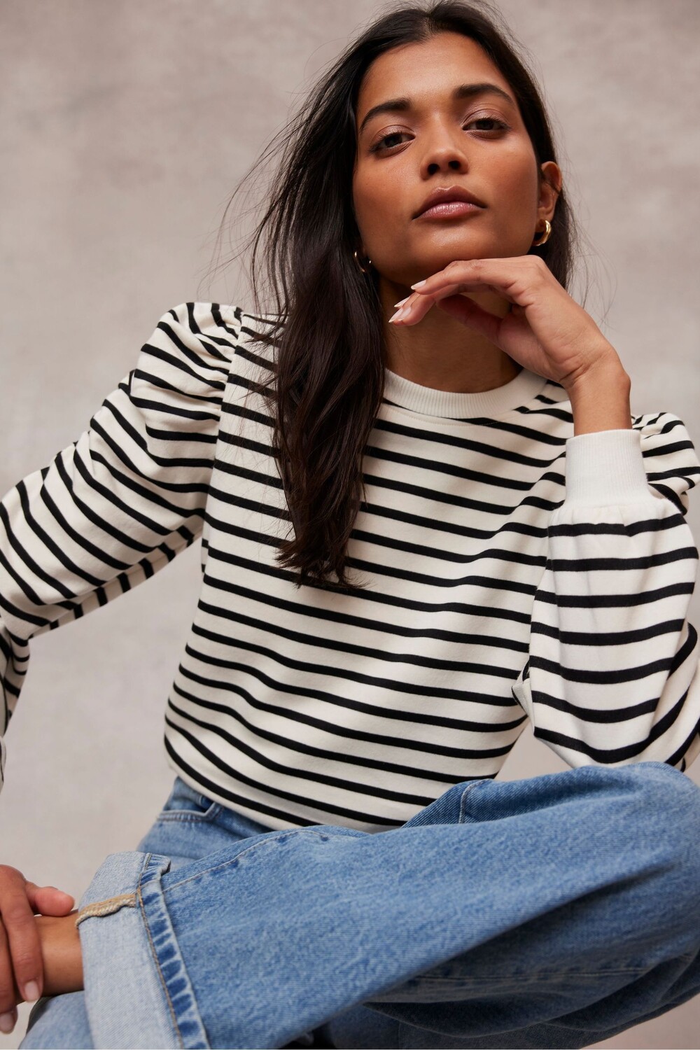 Полосатая толстовка со сборками на плечах Mint Velvet, бежевый
Полосатая толстовка со сборками на плечах Mint Velvet, бежевый