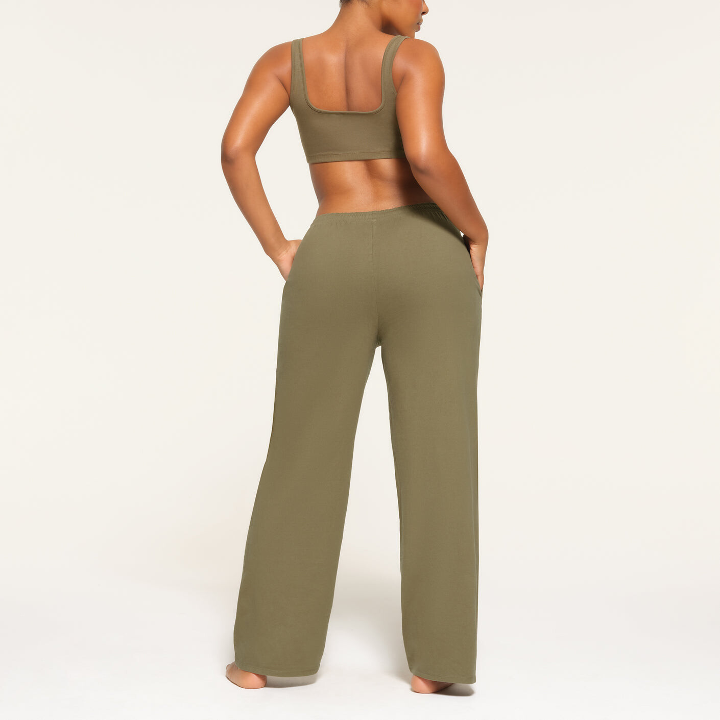 Повседневные брюки женские ARMY/милитари цвета Skims
Повседневные брюки женские ARMY/милитари цвета Skims