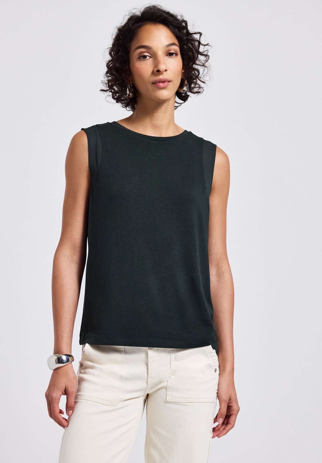 Топ MIT DETAILS Street One, металлик зеленый
Топ MIT DETAILS Street One, металлик зеленый