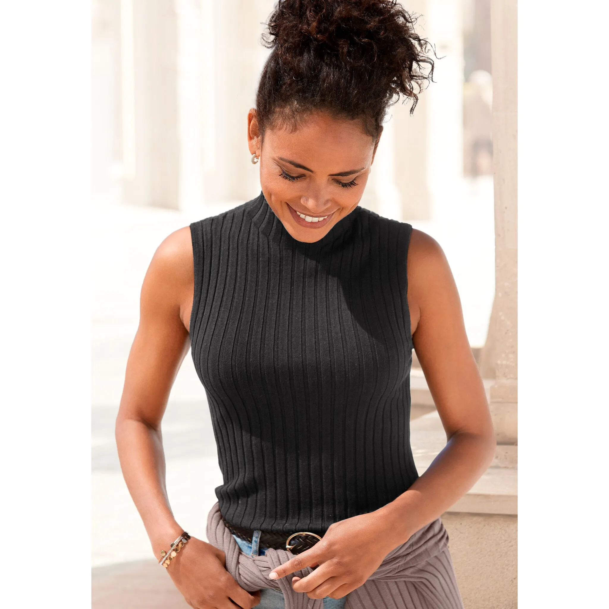 Трикотажный топ LASCANA из мягкого ребристого трикотажа с воротником стойкой, черный
Трикотажный топ LASCANA из мягкого ребристого трикотажа с воротником стойкой, черный