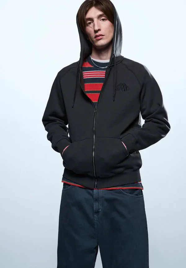 Толстовка на молнии с капюшоном brain trust Rivvia Projects, Pigment Black, Черный, Толстовка на молнии с капюшоном brain trust Rivvia Projects, Pigment Black
Толстовка на молнии с капюшоном brain trust Rivvia Projects, Pigment Black, Черный, Толстовка на молнии с капюшоном brain trust Rivvia Projects, Pigment Black