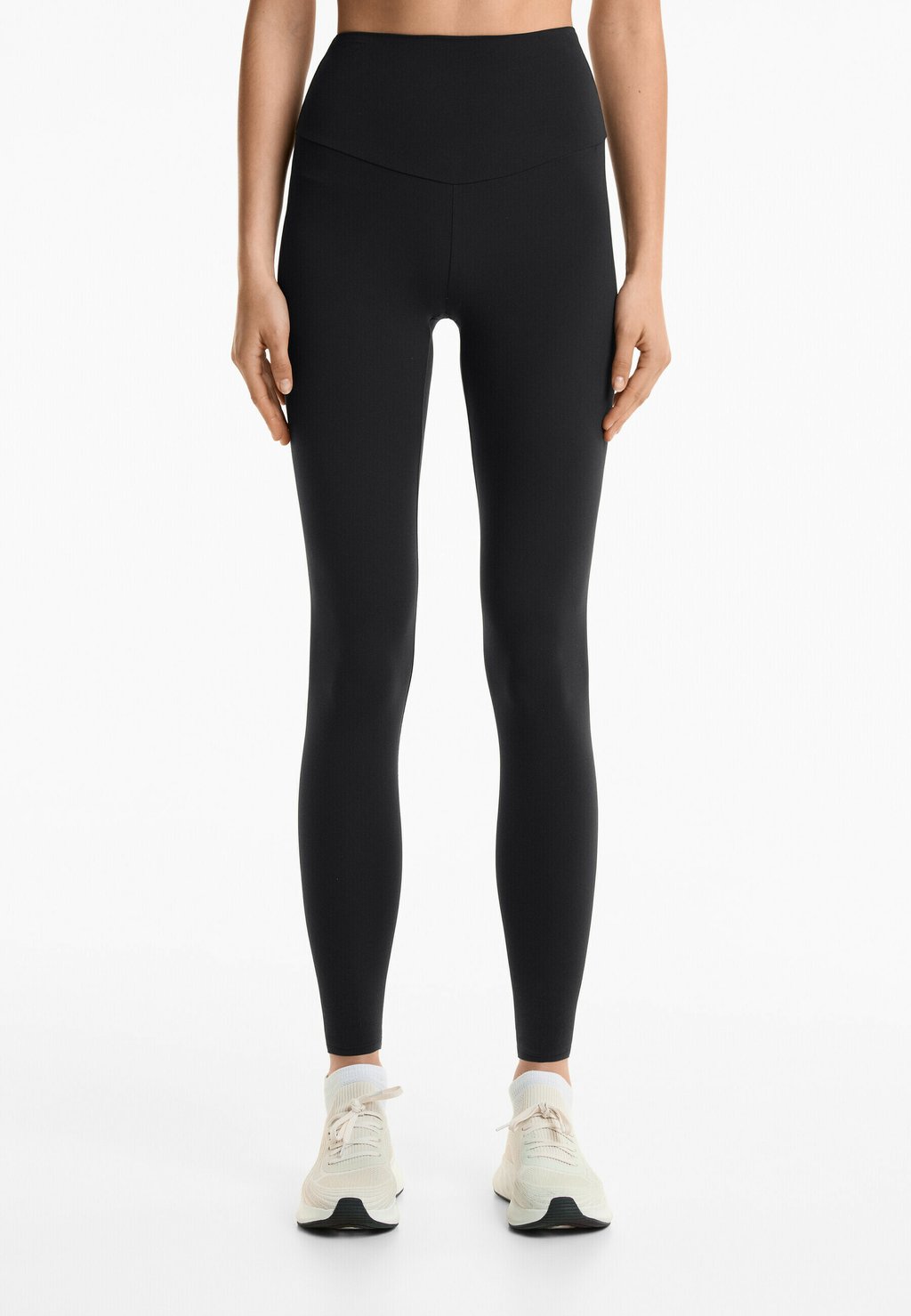 Леггинсы OYSHO Comfortlux Super High Rise, черные
Леггинсы OYSHO Comfortlux Super High Rise, черные