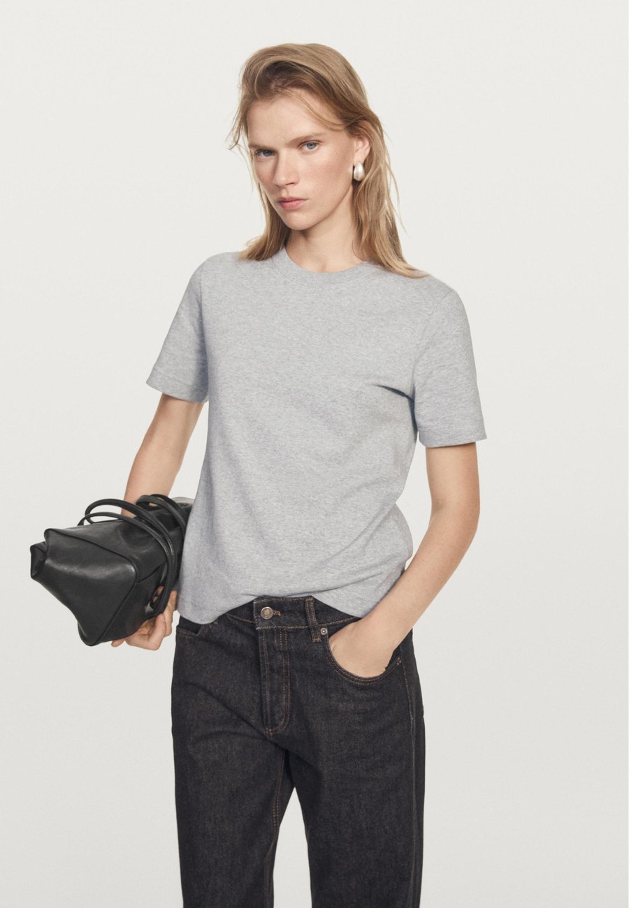 Футболка Massimo Dutti SHORT SLEEVE INTERLOCK WITH CREW NECK, Grey, Серый, Футболка Massimo Dutti SHORT SLEEVE INTERLOCK WITH CREW NECK, Grey
Футболка Massimo Dutti SHORT SLEEVE INTERLOCK WITH CREW NECK, Grey, Серый, Футболка Massimo Dutti SHORT SLEEVE INTERLOCK WITH CREW NECK, Grey