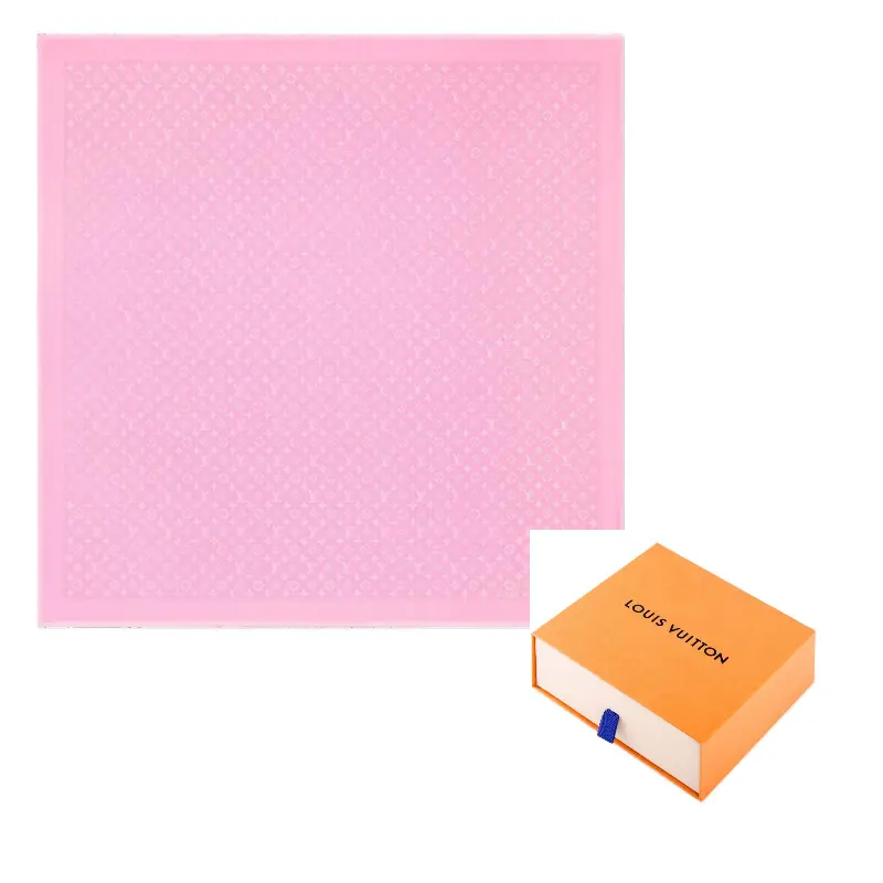 Монограммная шаль LOUIS VUITTON, фуксия
Монограммная шаль LOUIS VUITTON, фуксия