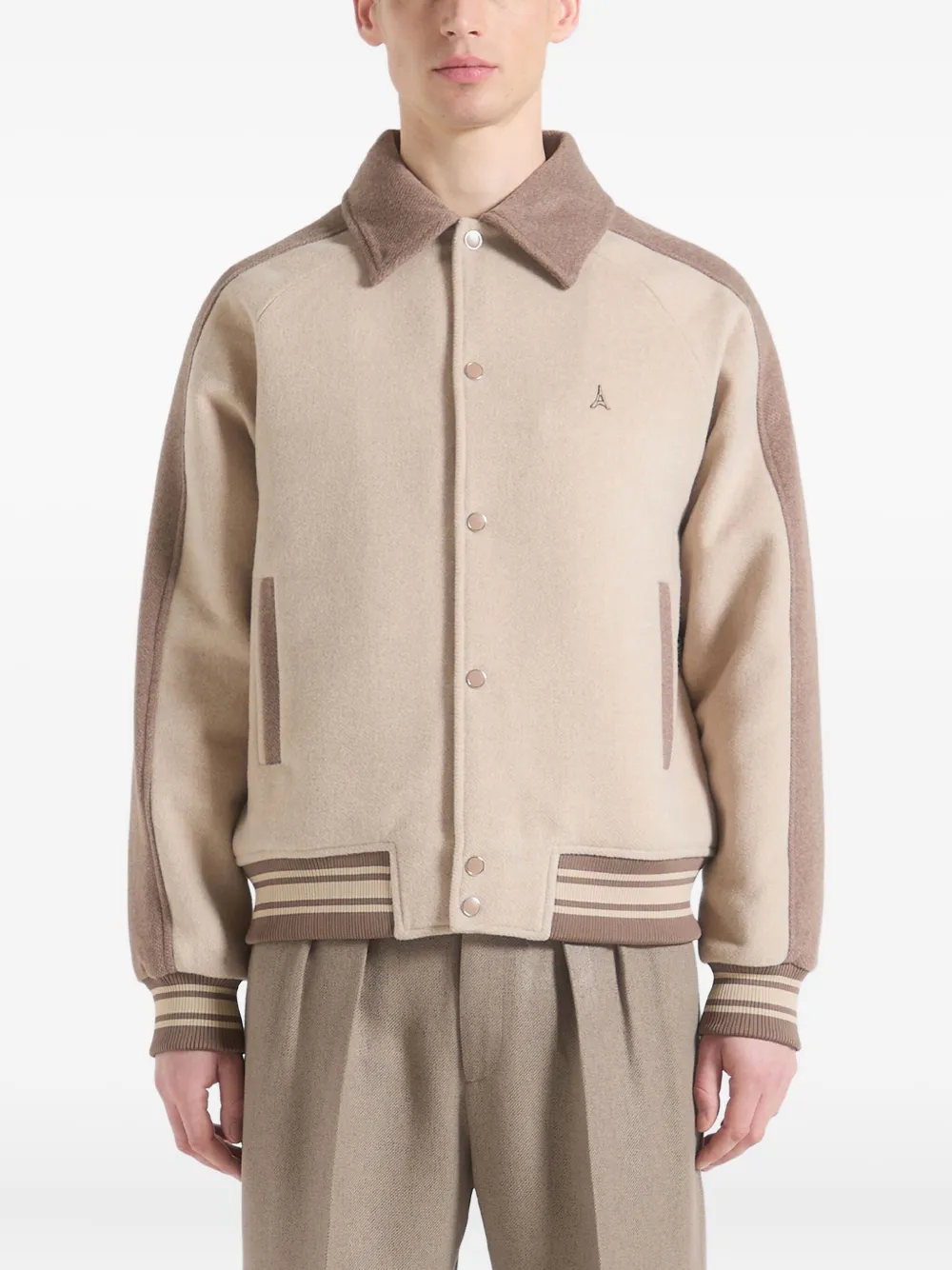 Куртка André с контрастными вставками Manière De Voir, нейтральный
Куртка André с контрастными вставками Manière De Voir, нейтральный