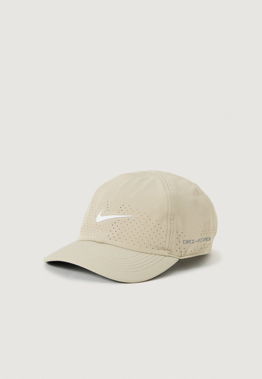 Бейсболка Nike Performance ADVANTAGE CLUB UNISEX, Desert Khaki/White/Khaki
Бейсболка Nike Performance ADVANTAGE CLUB UNISEX, Desert Khaki/White/Khaki