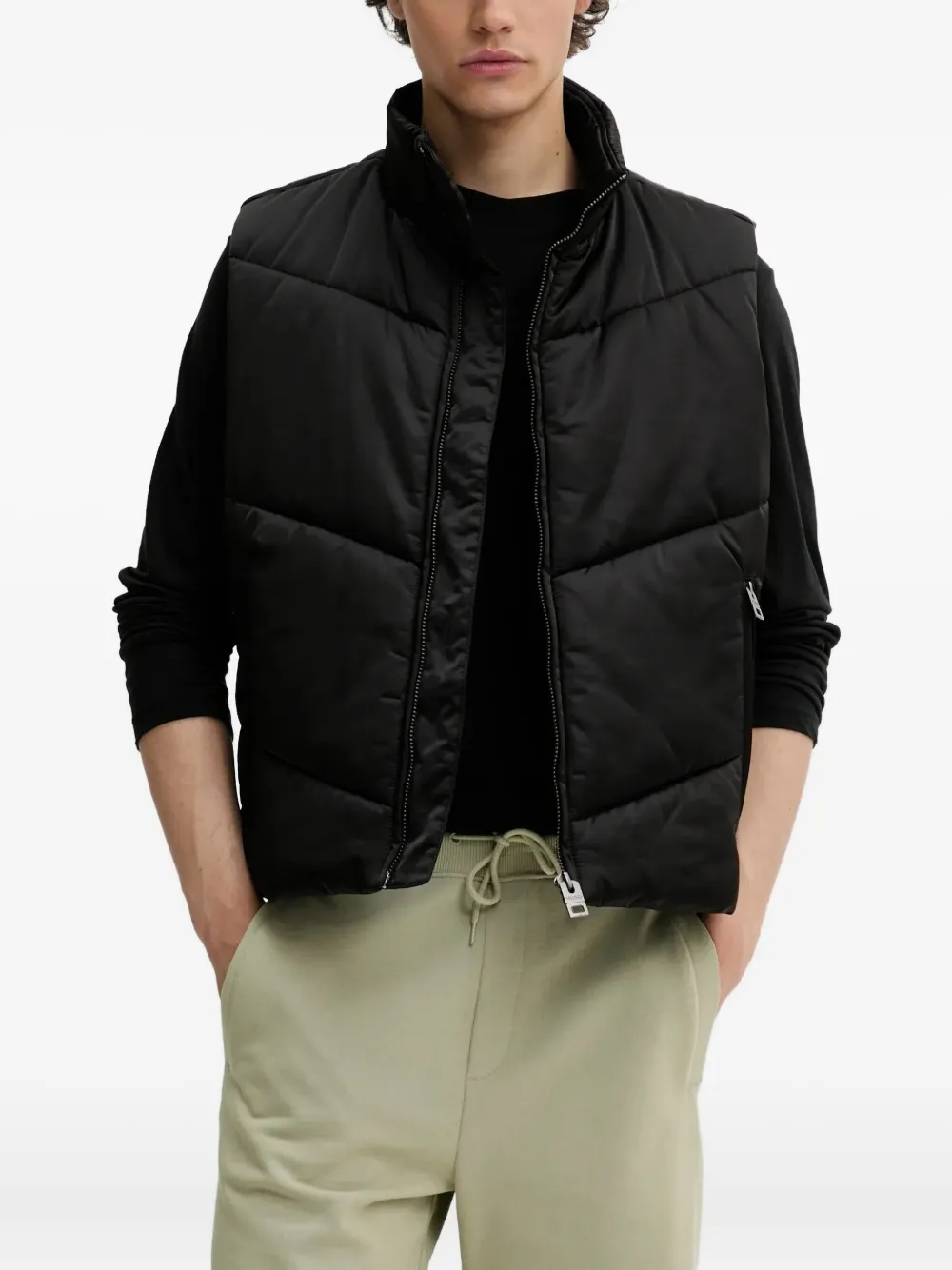 Стеганый дутый жилет HUGO, черный
Стеганый дутый жилет HUGO, черный