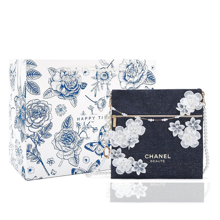 Косметичка женская CHANEL
Косметичка женская CHANEL