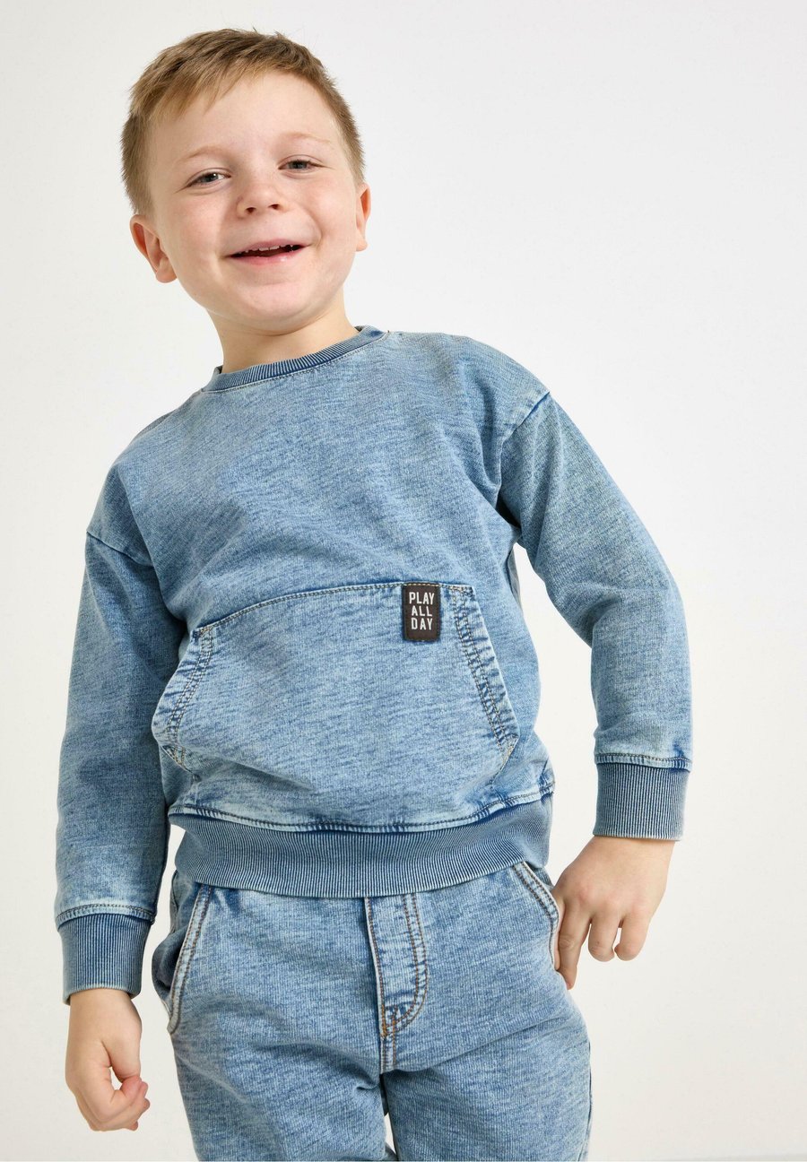 Толстовка Lindex WITH KANGAROOPOCKET, Dusty Blue/Blue
Толстовка Lindex WITH KANGAROOPOCKET, Dusty Blue/Blue