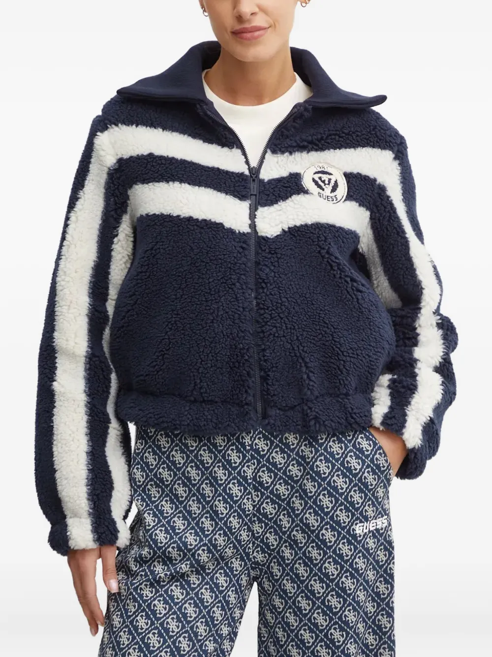 Фактурный бомбер в полоску GUESS USA, синий
Фактурный бомбер в полоску GUESS USA, синий